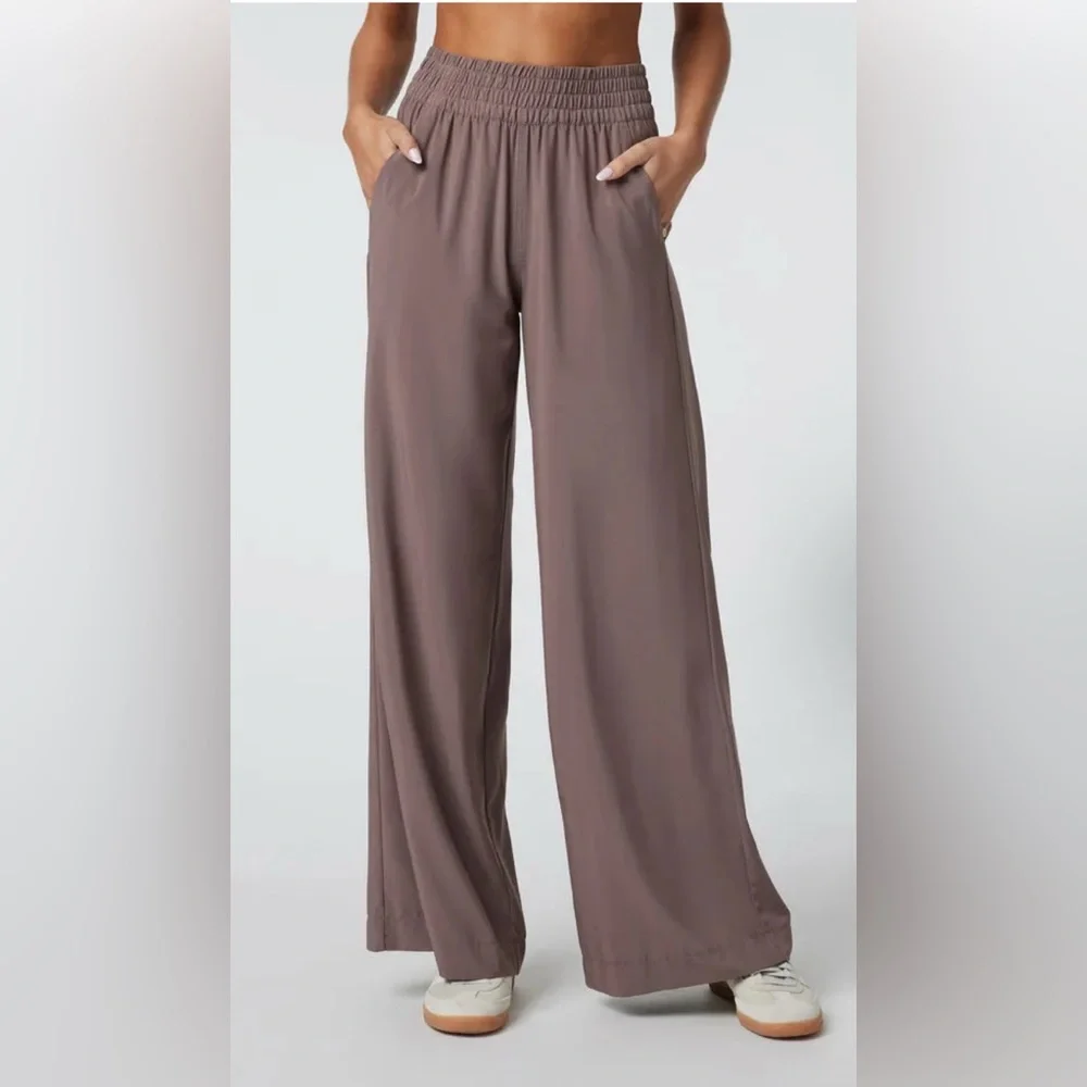 Vuori Villa Wideleg Pant - Regular Length - Picture 2 of 8